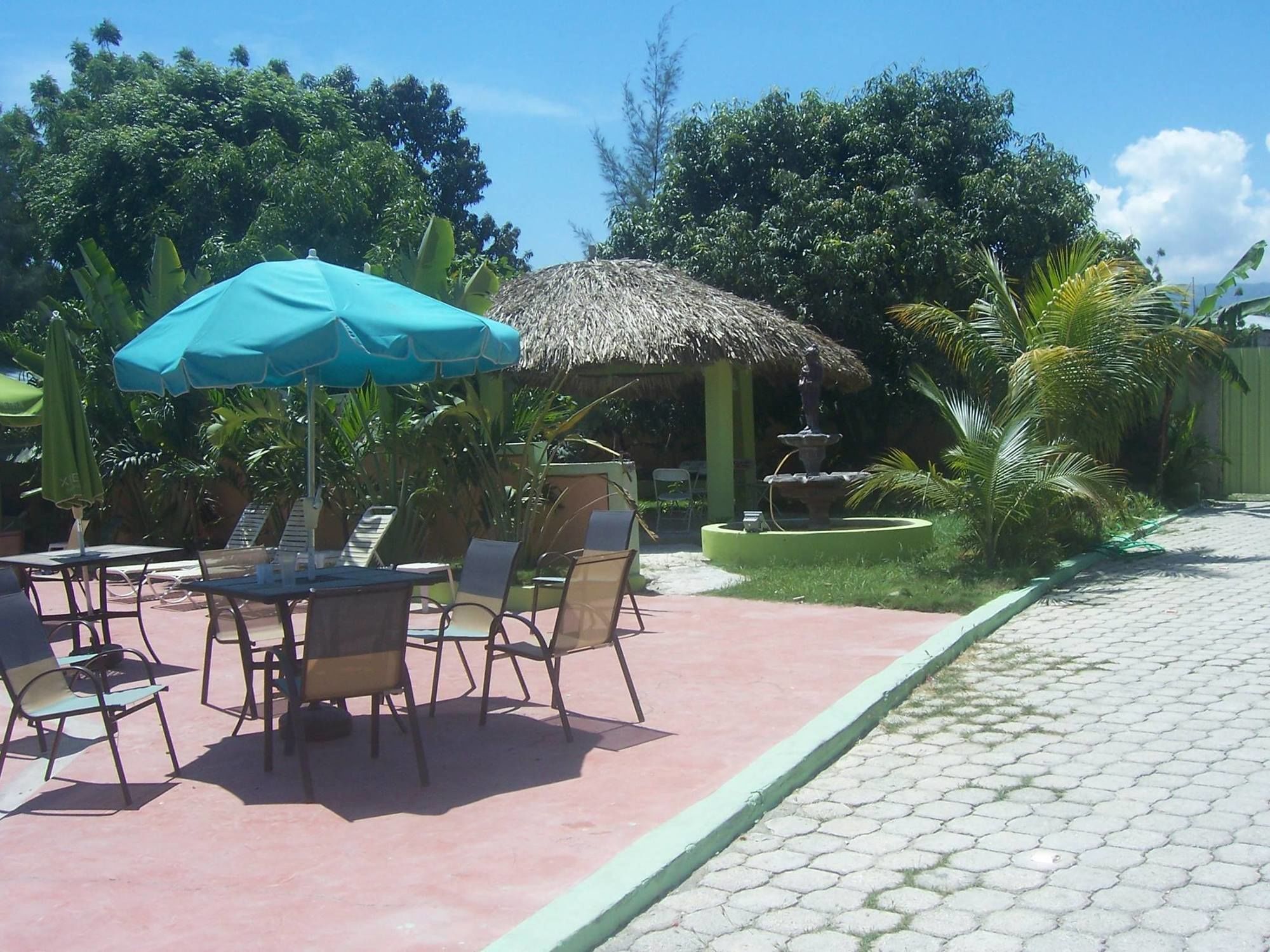 La Cayenna Hotel Et Restaurant Port-au-Prince Buitenkant foto